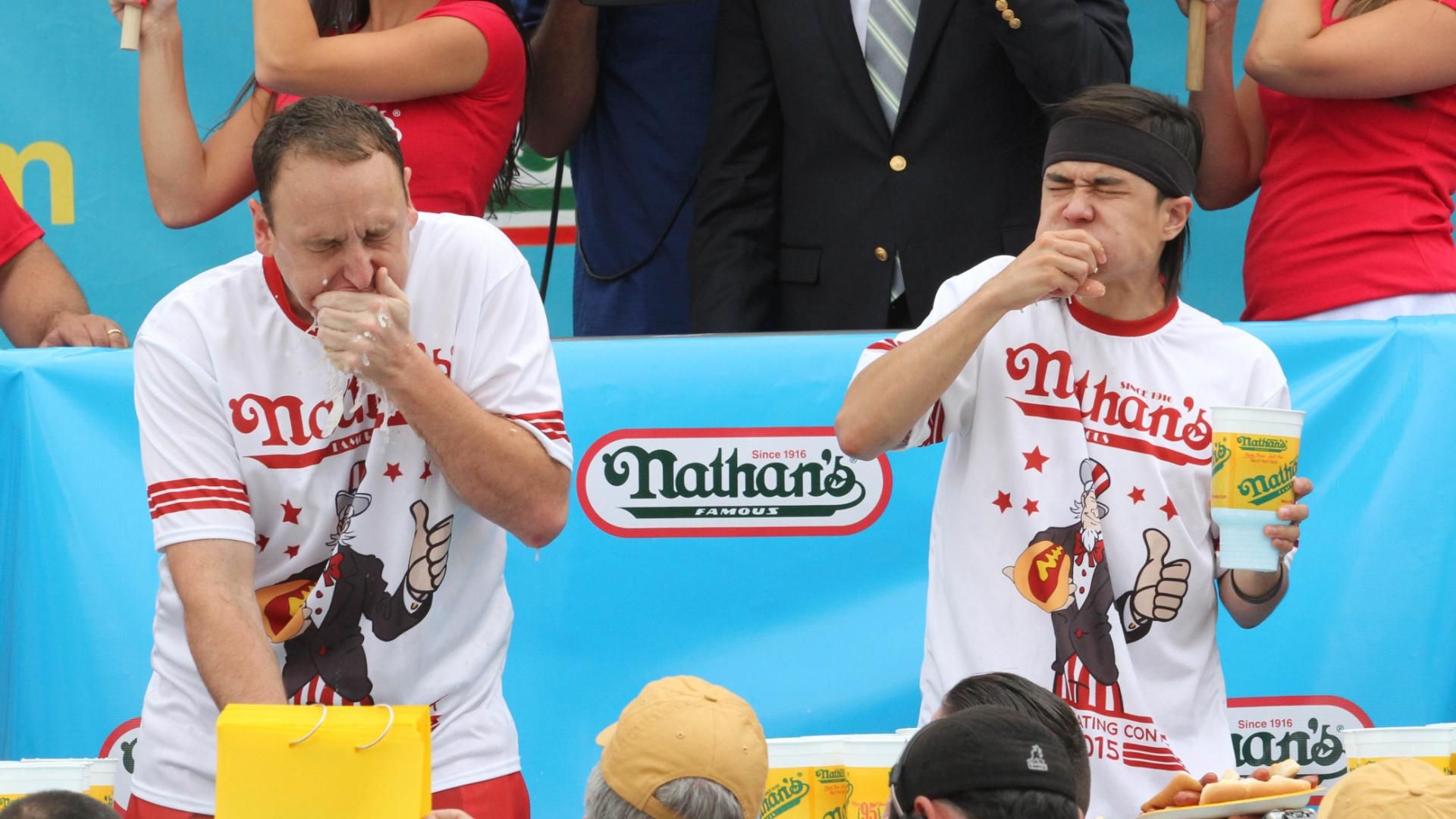 Matt Stonie beats Joey Chestnut to win Nathan's Hot Dog Eating Contest