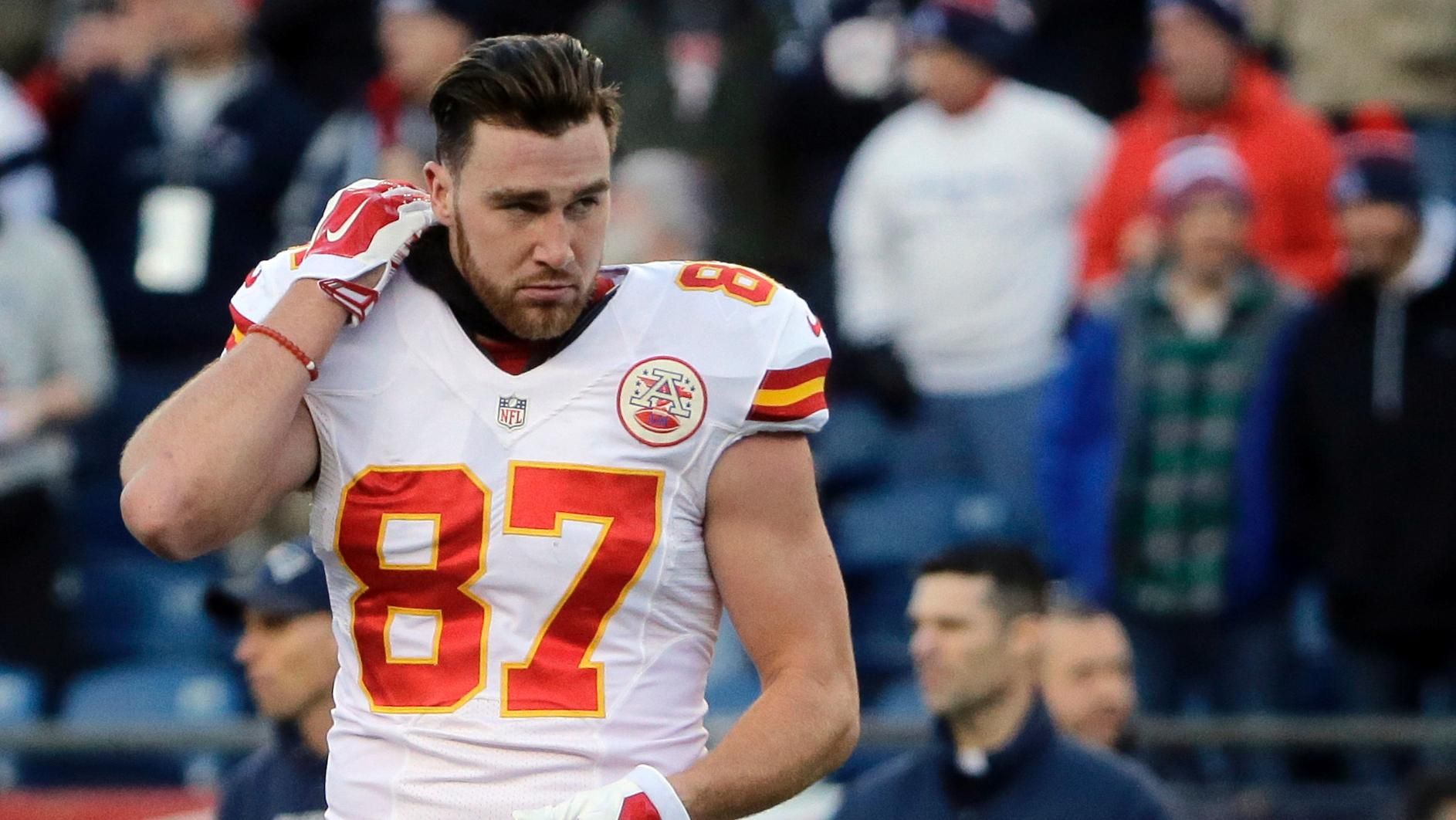 Chiefs, Travis Kelce agree to four-year extension reportedly worth more  than $14 million per season 