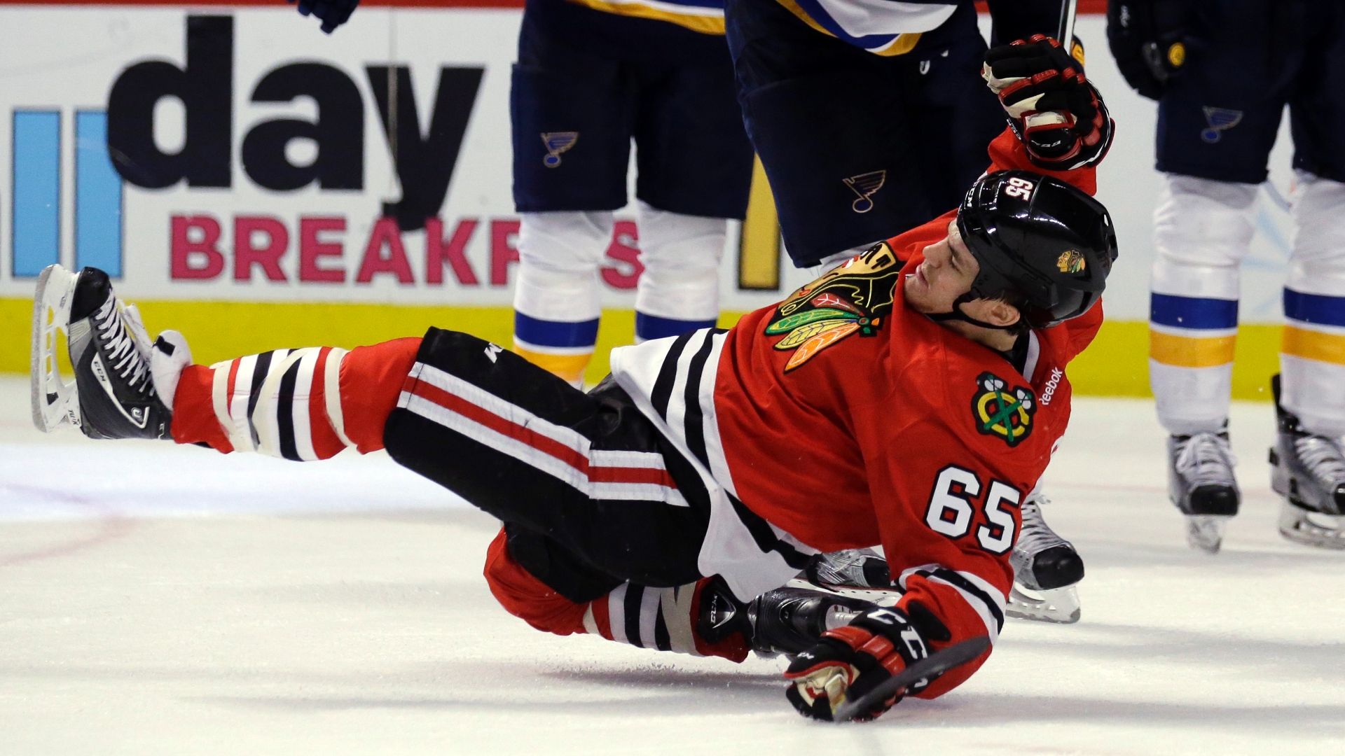 Blackhawks' Andrew Shaw Is Suspended for Anti-Gay Slur - The New York Times