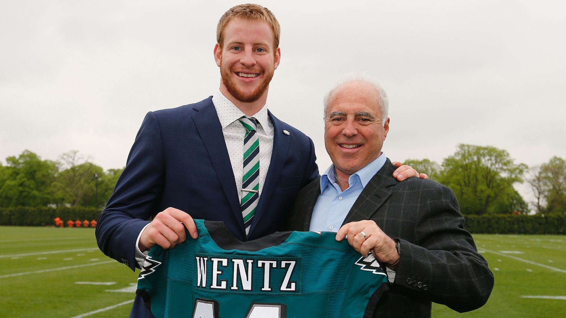 QB Carson Wentz, the No. 2 overall draft pick, agrees to deal with