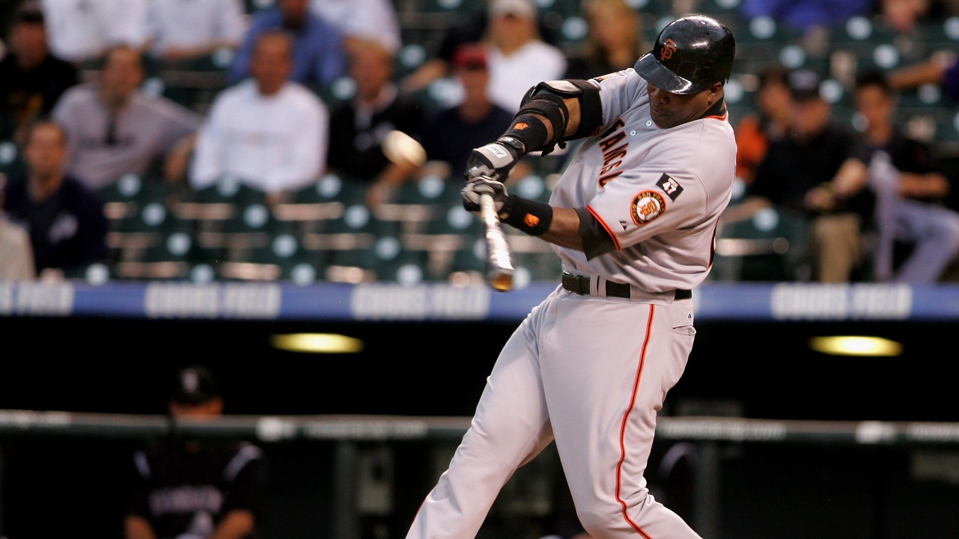 Barry Bonds, center, laughs as former San Francisco Giants pitcher