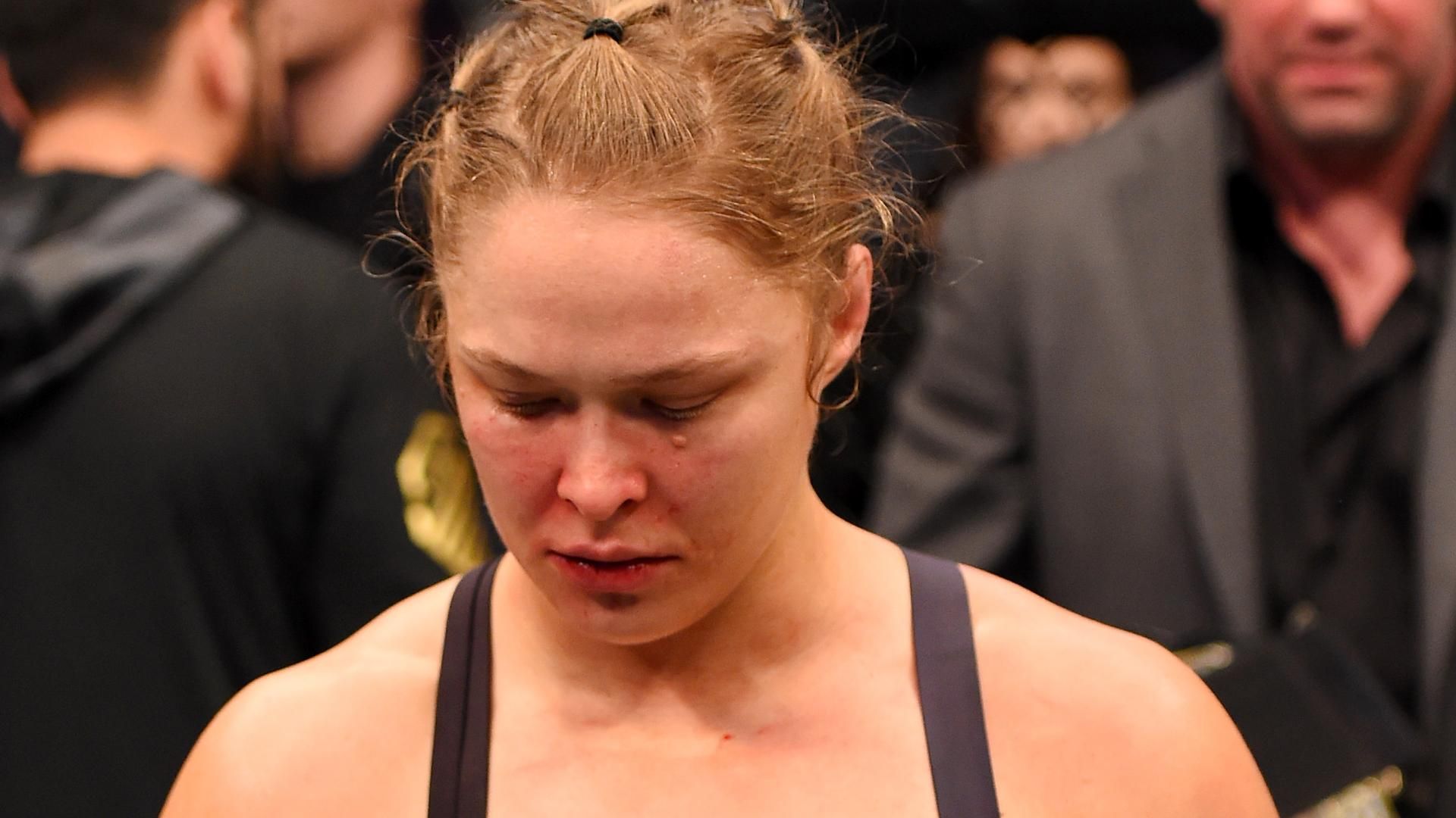 Mayweather defends Rousey