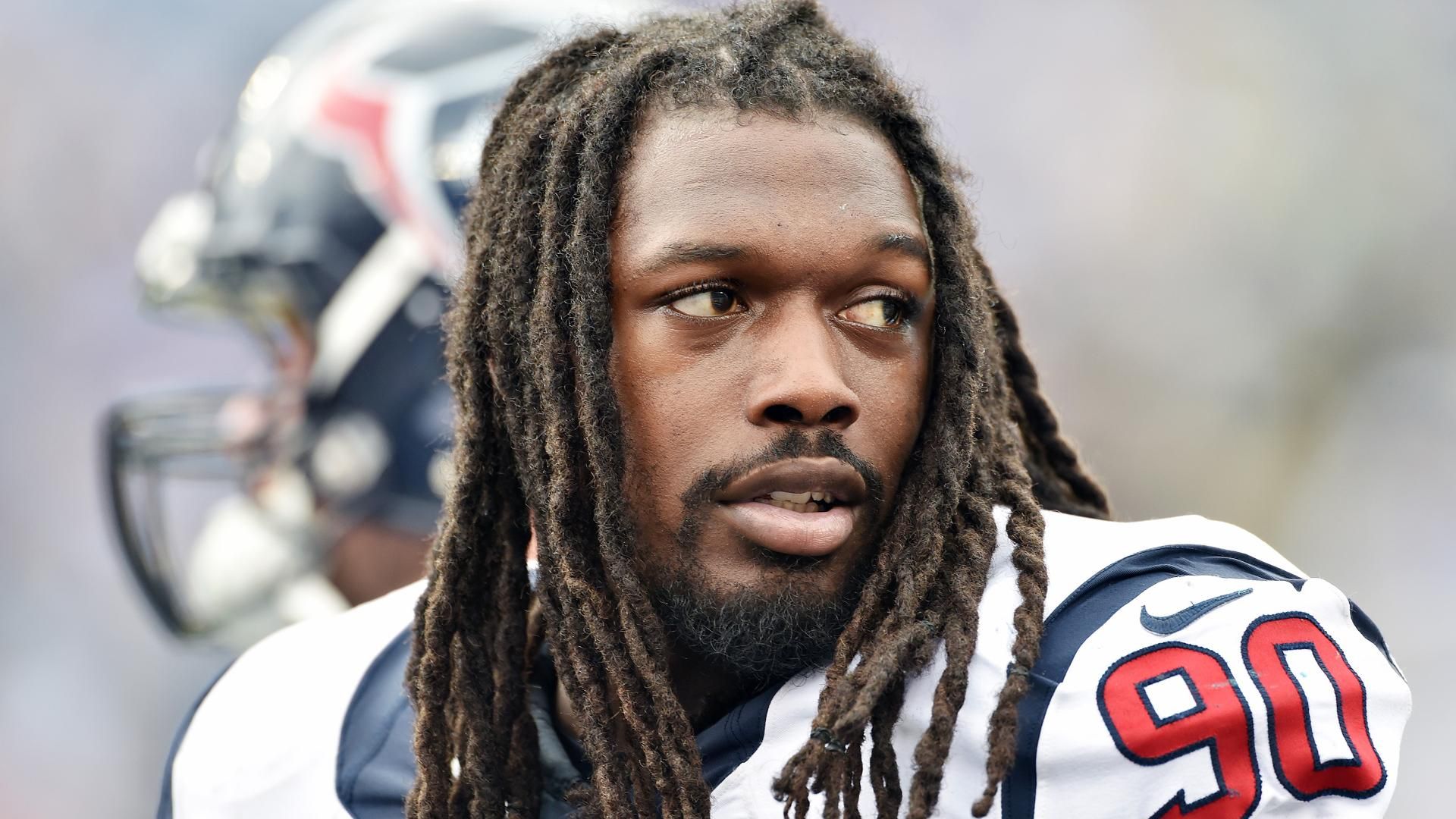 Report: Clowney leaves stadium after learning status