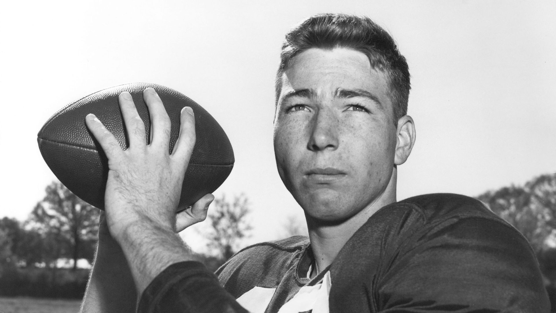 NFL legend Bart Starr's back issues due to Alabama hazing