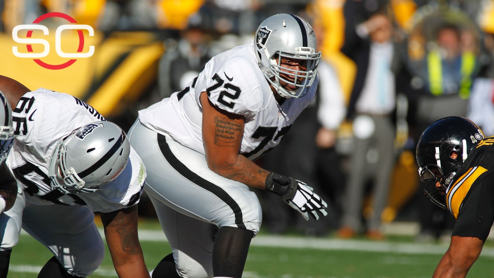Raiders secure O-line by re-signing Donald Penn