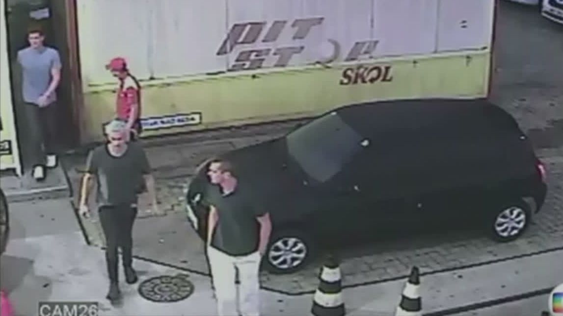 Surveillance video shows Lochte, U.S. Swimmers at Rio gas station