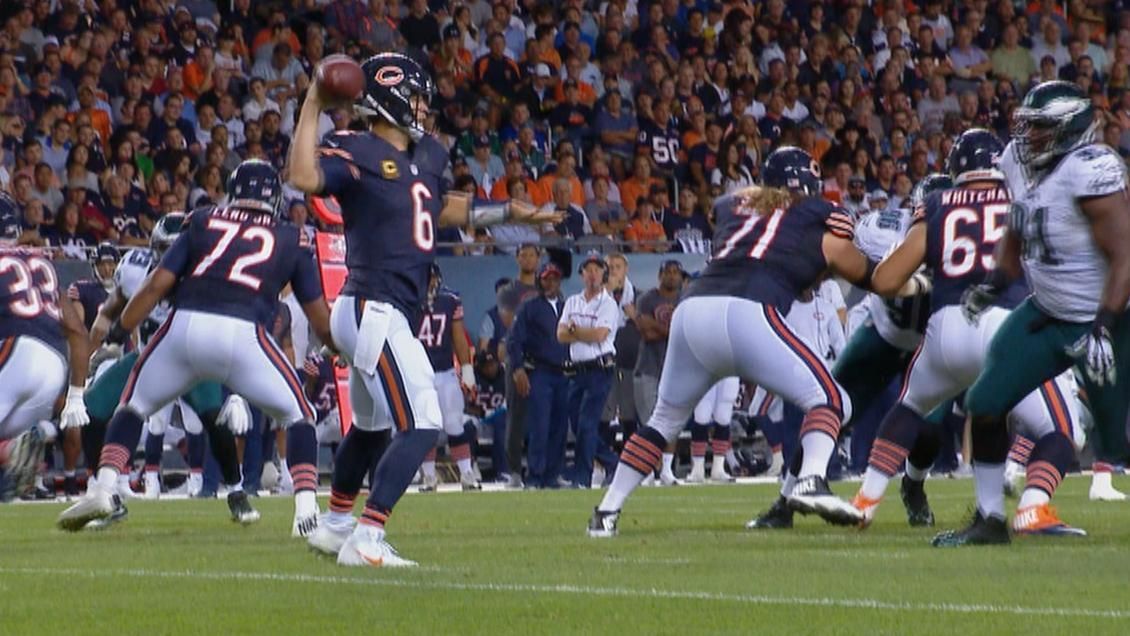 Cutler throws interception, leaves game with injury