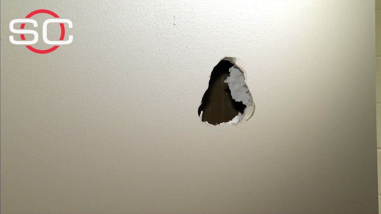 Odell Beckham Jr. reportedly punches hole in wall after loss
