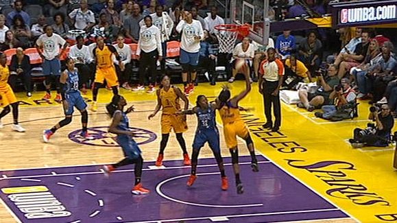 Gray drops no-look dime to Ogwumike