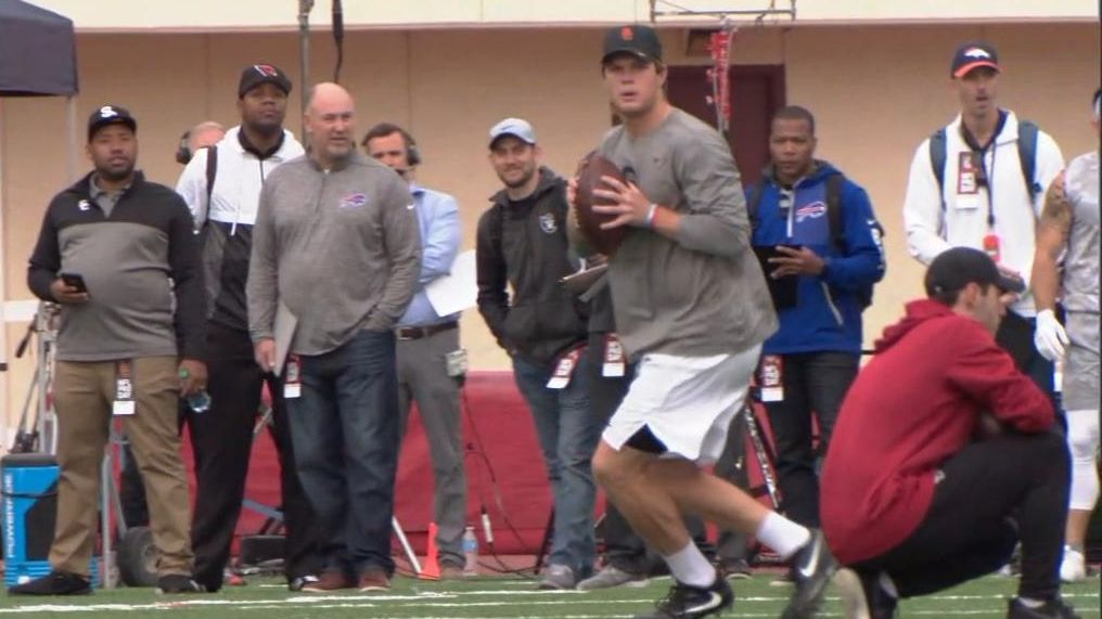 Darnold shows off arm at pro day