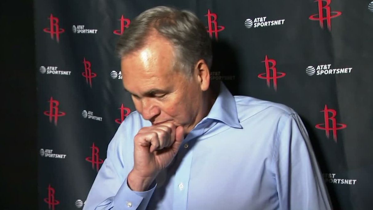 D'Antoni coughs, reporter asks if he has same illness as Melo